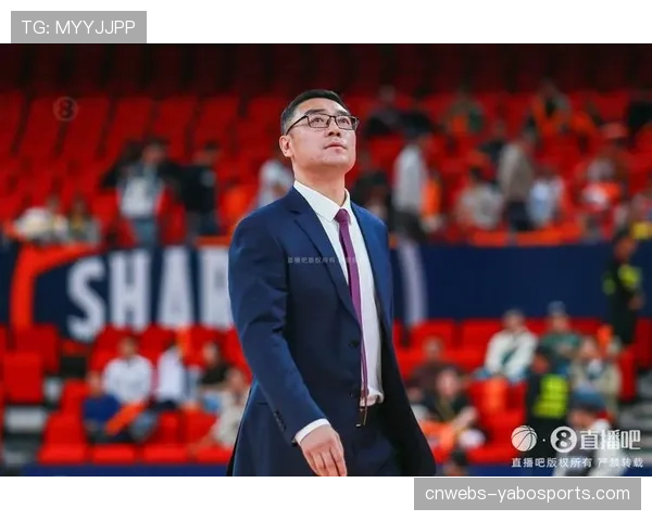 【CBA节奏强度研究·赛中·花絮“场边花絮：上海队主帅刘鹏因对判罚不满领到技术犯规，赛后冷静回应”